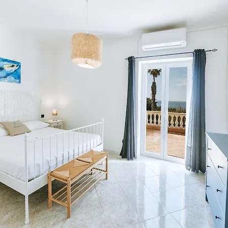 Villa Dolcevita Garden, Pool & Private Parking *